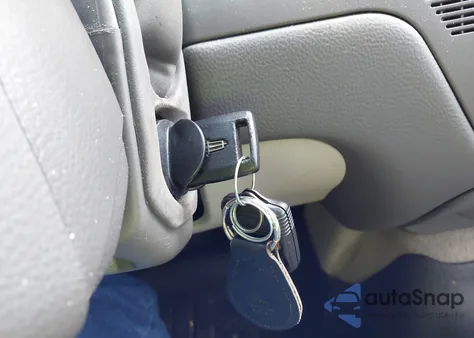 2010 Lincoln Town Car Signature Limited from USA, damaged, VIN 2LNBL8CV4AX629345